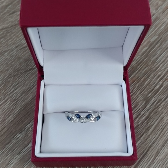 Wedding Band - Picture 2 of 4